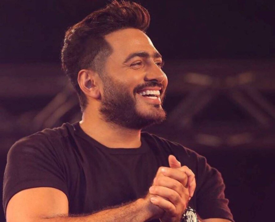 تامر حسني يستعد للاحتفال بمرور 15 عامًا على أول...