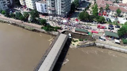 Terme'de köprünün bağlantı noktası çöktü... O anlar havadan görüntülendi