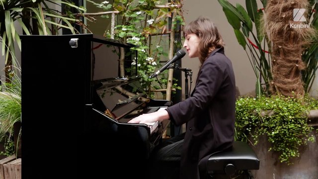 Live at Konbini : I Feel It Coming : la reprise parfaite de The Weeknd par Juliette Armanet