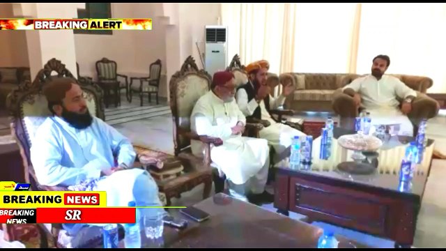 لاڙڪاڻو(رپورٽر مشتاق احمد کھڑو ) لاڙڪاڻي ۾ ps11 تي ٻيهر چونڊ ڪرائڻ واري سپريم ڪورٽ جي حڪم بعد عوامي اتحاد جي اڳواڻن سرگرميون تيز ڪري ڇڏيون، معظم علي عباسي کي ٻيهر ايم پي اي بڻائڻ لاءِ ڪوششون تيز، تفصيل موجب، عوامي اتحاد جي سربراهه منور علي عباسي جي رها