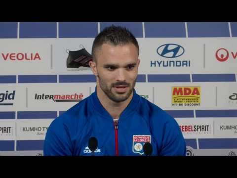 OL : les conseils défensifs de Morel à Lacazette