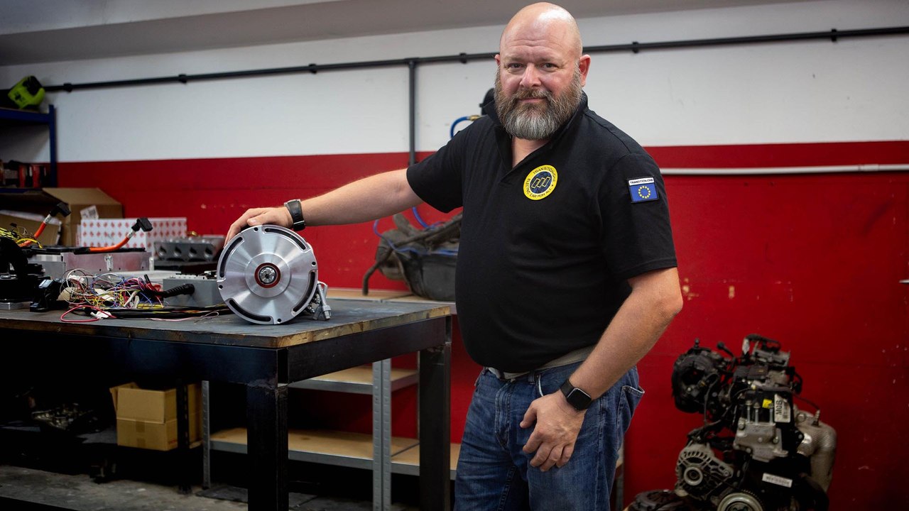 Une start-up veut transformer vos vieilles autos en voitures électriques