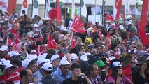 Cumhurbaşkanı Erdoğan:' Ne haçlı artıklarının ne Bizans heveslilerinin ne PKK denilen o kendi bilmezlerin, terör örgütlerinin bizimle hedeflerimiz arasına girmesin müsaade etmeyeceğiz'