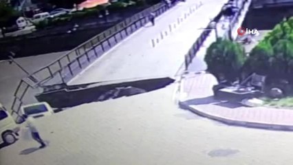 Çöken köprüyle birlikte suya düştüler... Samsun'da dehşete düşüren görüntüler kamerada