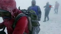 Ağrı Dağı’na tırmanan Vanlı dağcılar, tipi ve fırtınaya yakalandılar