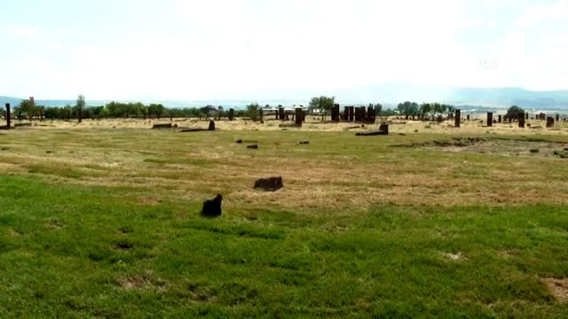 Cumhurbaşkanı Erdoğan, Ahlat Selçuklu Mezarlığı ve 1071 Sultan Alparslan Ahlat Otağı nı ziyaret etti