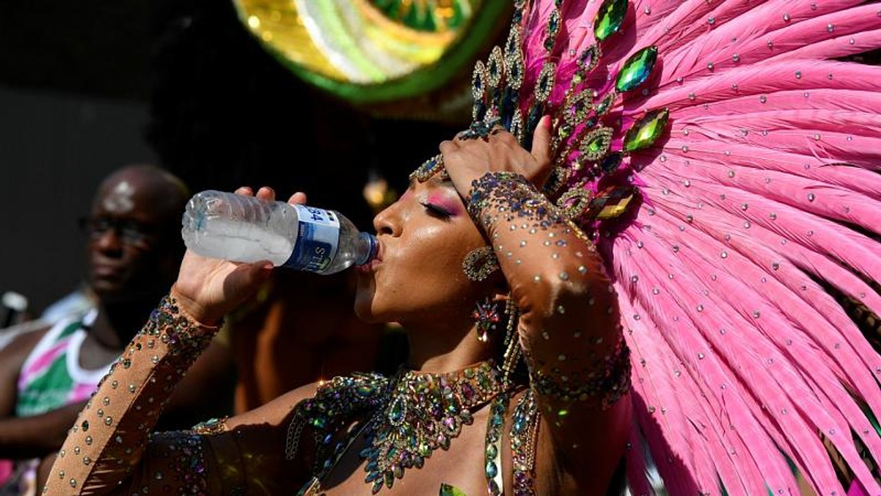 Notting Hill Karneval bei 32° im Schatten in London