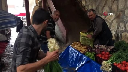 Bayburt'ta sağanak yağış sele dönüştü