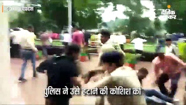 ओला ड्राइवर ने केरोसिन डालकर खुद को जलाने की कोशिश की, हंगामें के बाद पुलिस ने जमकर भांजी लाठ़ियां