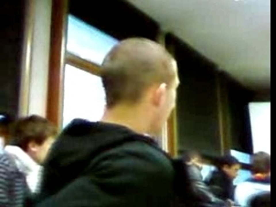 Théo qui dors et ludo qui s'embrouille avec le prof