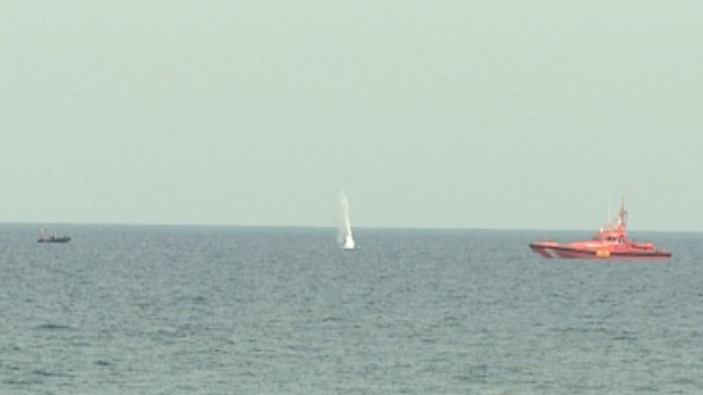 Detonado el proyectil hallado en la playa de Sant Sebastià de Barcelona