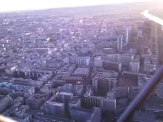 en haut de la tour Eiffel ....