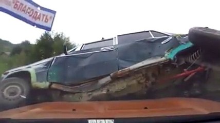 Car Crash Classic Video Series #1 : Traffic Light Disaster