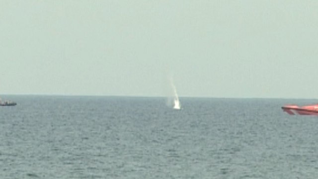 Detonado el proyectil hallado en la playa de Sant Sebastià de Barcelona