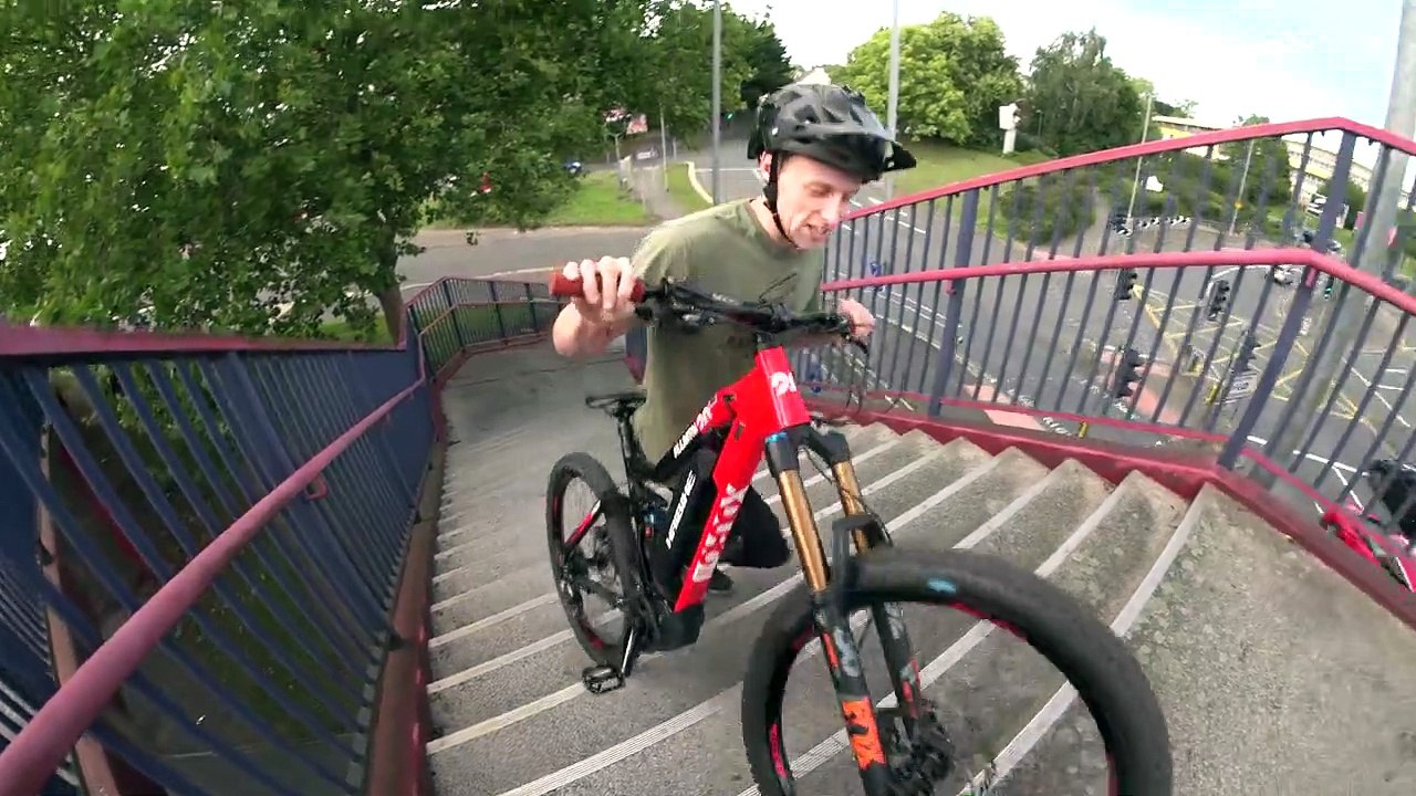 FULL SPEED GAPS AND BROKEN BIKES - URBAN MTB FREERIDE ( 720 X 1280 )