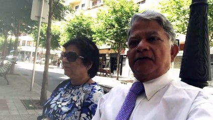 IMG_1593 Aruna & Hari Sharma relaxing at Gregorio de la Revilla Zumarkalea, 37 bajo, lonja izda, 48010 Bilbo, Bizkaia  Aug 22, 2019