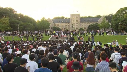 대학가에 번지는 '조국 촛불'...'정치색 논란' 고민도 / YTN