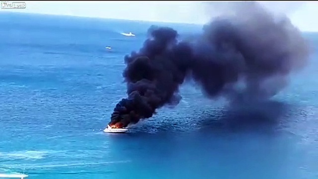 Incendie spectaculaire d'un yacht à Majorque !