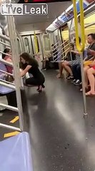 Cette instagrameuse se prend en selfie dans le métro de new York ! La honte...