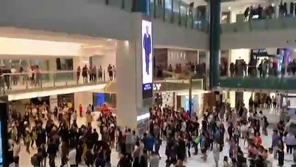 ஹாங்காங்கில் கலக்கும் கருப்பு ஹீரோக்கள்.. சீனாவை கலங்கடிக்கும் வீடியோ!