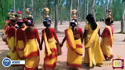 সাঁওতাল নৃত্যের ছন্দে গা দুলিয়েছেন?