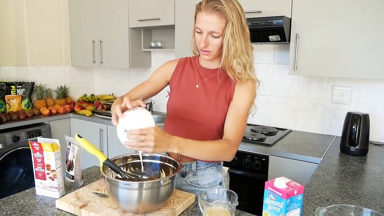 Making VEGAN CAKE While Answering Your Questions