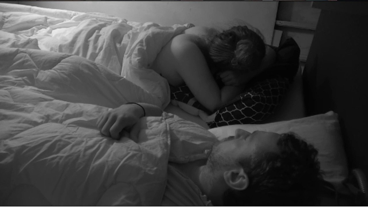 Andrea verjaardag-Jessie en Merel ruzie in bed (2)_2019_08_26_23_52