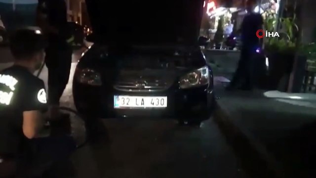 İtfaiyenin kediyi basınçlı hava sıkarak kurtardığı anlar kamerada