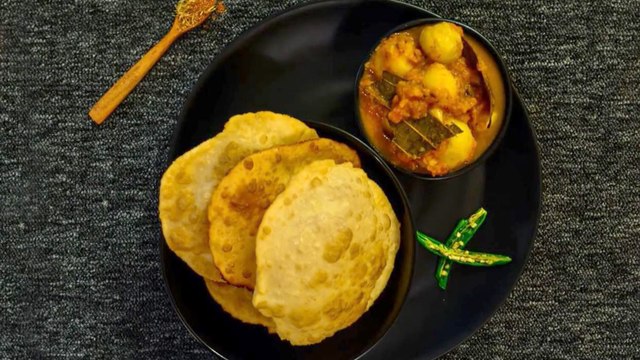 How To Make Luchi Aloor Dum || నవరాత్రి స్పెషల్ లుచి ఆలూర్ ధమ్ || Boldsky Telugu