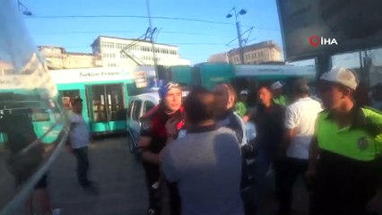 Galata Köprüsü’nde seyyar satıcılar zabıtaya sopayla saldırdı