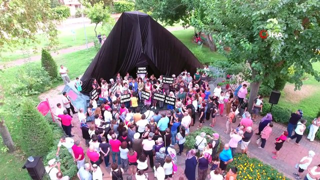 Töre ve namus cinayetlerinde hayatlarını kaybeden kadınlar için yapılan 'Al Yazma Anıtı' karardı