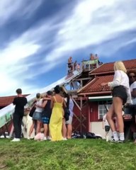 Le toboggan aquatique le plus fun jamais bricolé !