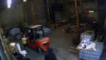 Kameranın açısını değiştiren çinko hırsızları kamerada