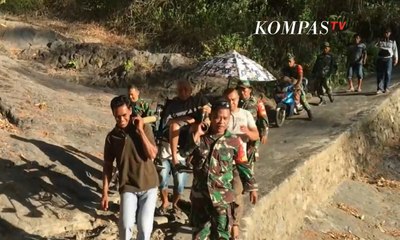 TNI Bantu Evakuasi Warga Terdampak Lava Karangetang
