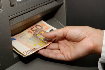 Le premier distributeur de billets sans banque arrive en France