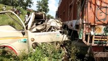 शाहजहांपुर: बेकाबू ट्रक ने टेंपो और मैजिक को मारी टक्कर, 17 की मौत