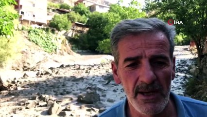 Dolu ve sağanak yağış Oltu'da sele neden oldu