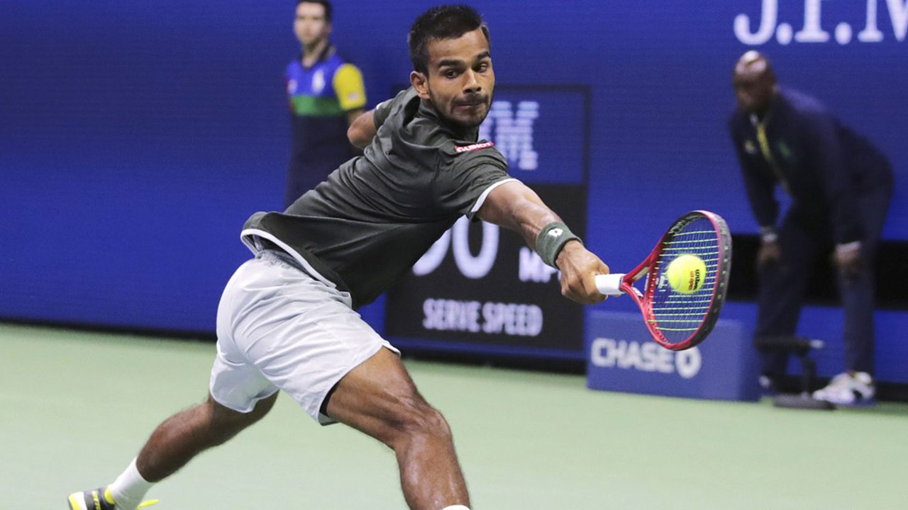Valiant Sumit Nagal gives Roger Federer a scare...