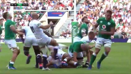 Manu Tuilagi découpe Jordan Larmour