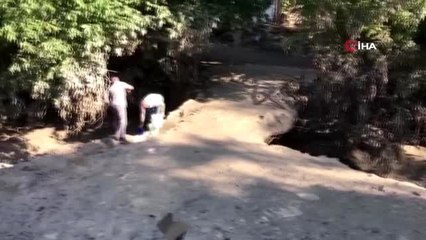 Dolu ve sağanak yağış Oltu'da sele neden oldu