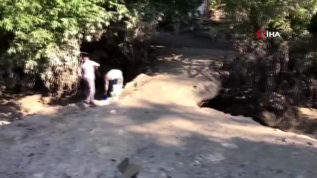 Dolu ve sağanak yağış Oltu'da sele neden oldu