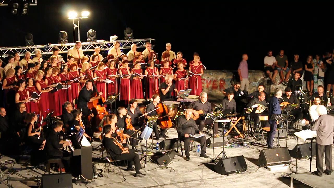 Το Άξιον Εστί παρουσίασε η Μικτή Χορωδία Λιβαδειάς Έρκυνα στο ανοιχτό θέατρο Κρύας