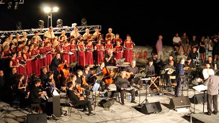 Το Άξιον Εστί παρουσίασε η Μικτή Χορωδία Λιβαδειάς Έρκυνα στο ανοιχτό θέατρο Κρύας