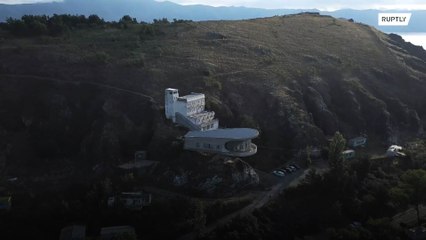 Откройте для себя дом отдыха писателей на озере Севан в Армении