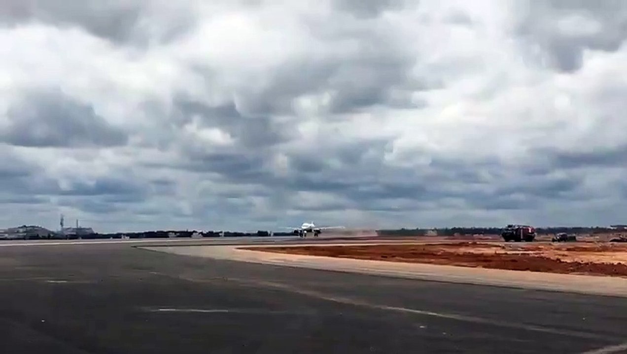 బెంగళూరు ఎయిర్ పోర్ట్ లో మరో రన్ వే (Video)