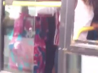 Course très dangereuse entre Deux bus Tata sur la route