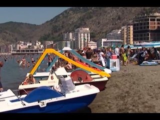RTV Ora - Rreth 59 mijë pushues kanë marrë shërbim mjekësor në plazhe