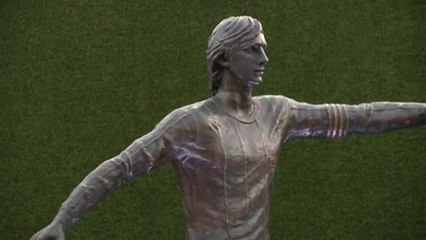 Johan Cruyff a maintenant sa statue au Camp Nou