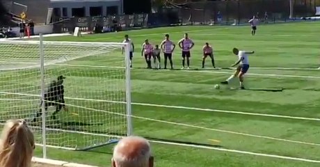 Un gardien arrête un joli penalty jusqu'à que Kevin intervienne