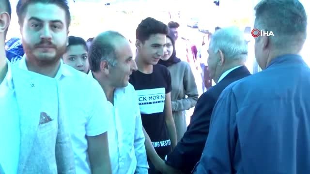 AK Parti'li Ünal, üniversiteyi kazanan gençlerle buluştu